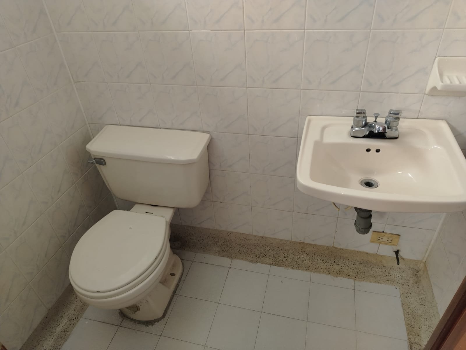 Galería 🏢 SE VENDE OFICINA EN EDIFICIO PASO REAL – CENTRO DE LA CIUDAD 🏢