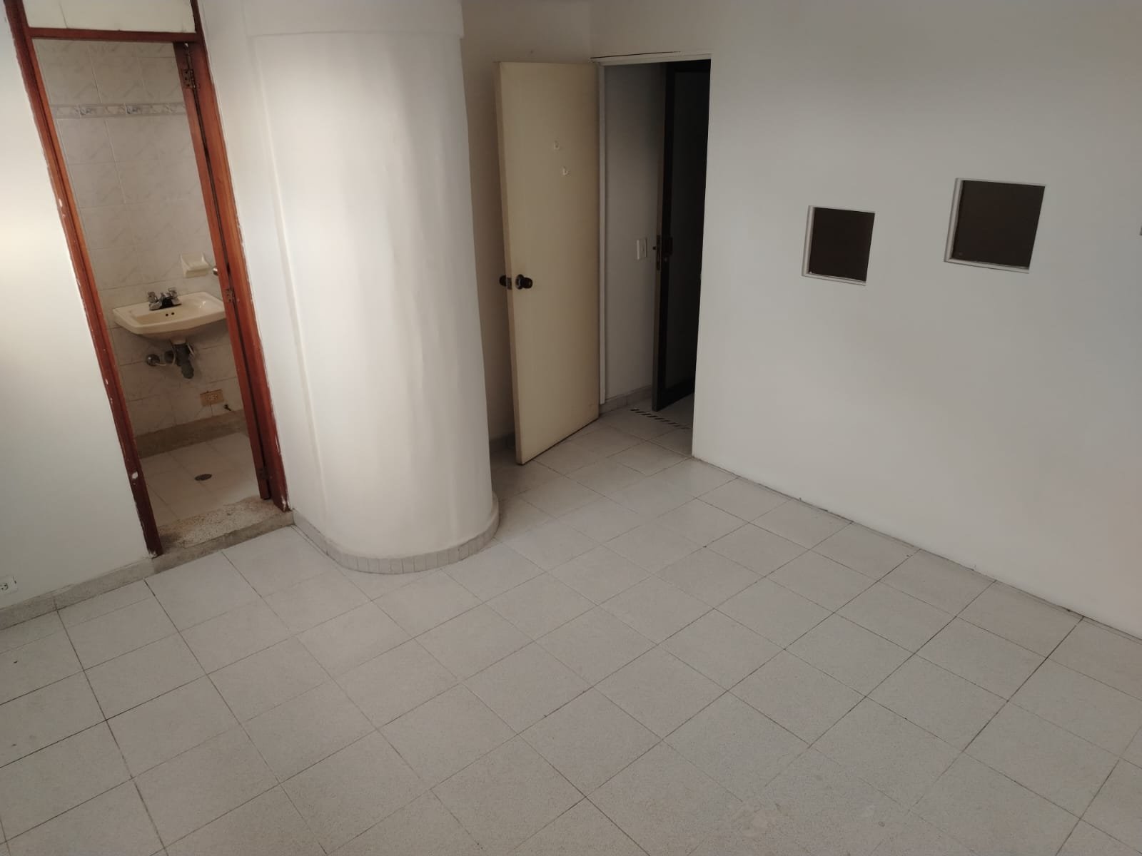 Galería 🏢 SE VENDE OFICINA EN EDIFICIO PASO REAL – CENTRO DE LA CIUDAD 🏢