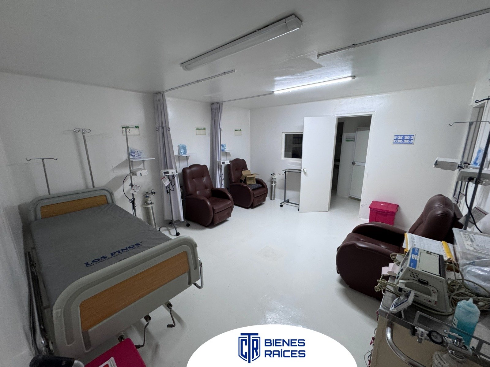 Galería 🏡 ¡Amplia casa con gran potencial para vivir o invertir!