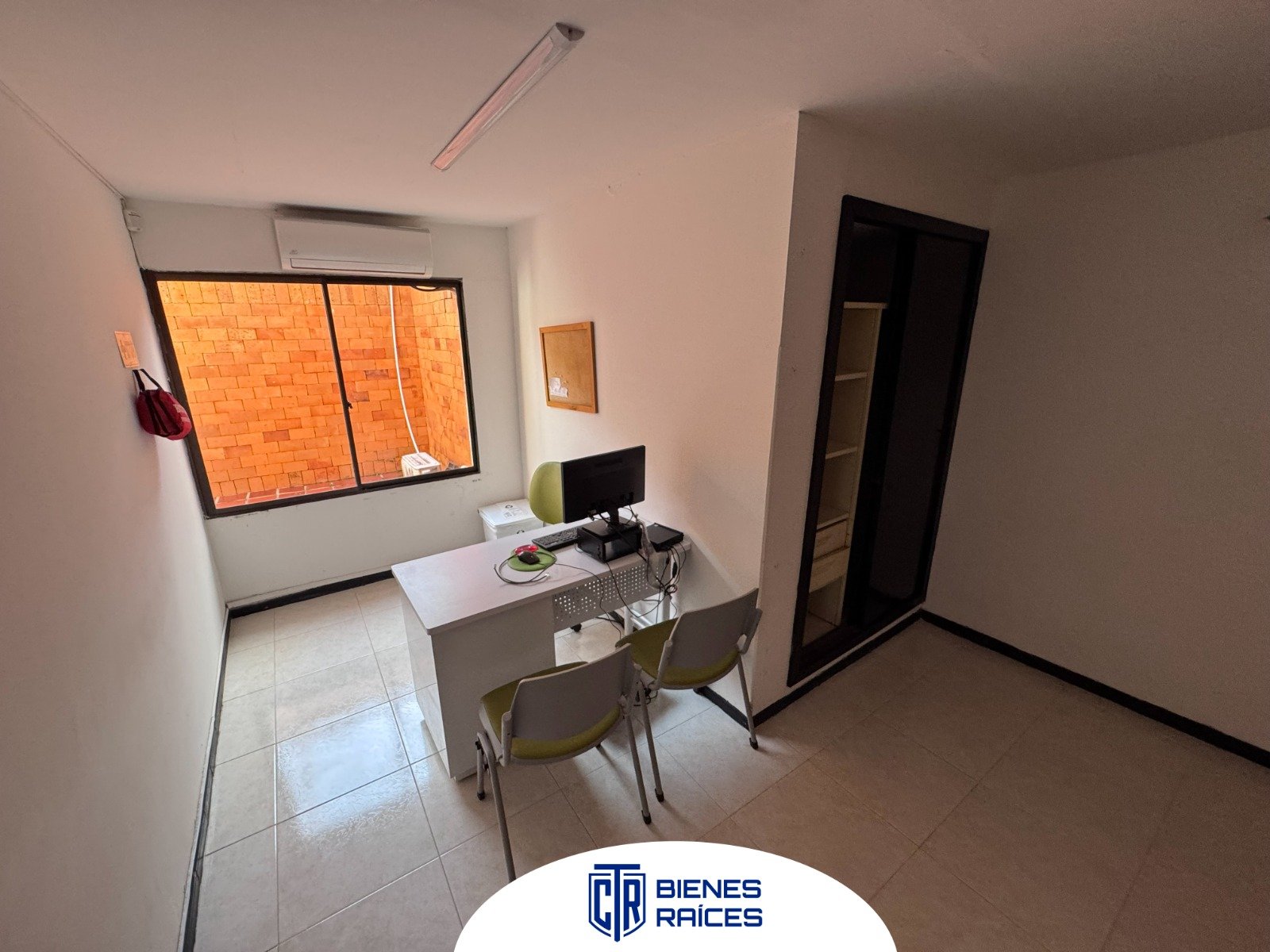 Galería 🏡 ¡Amplia casa con gran potencial para vivir o invertir!