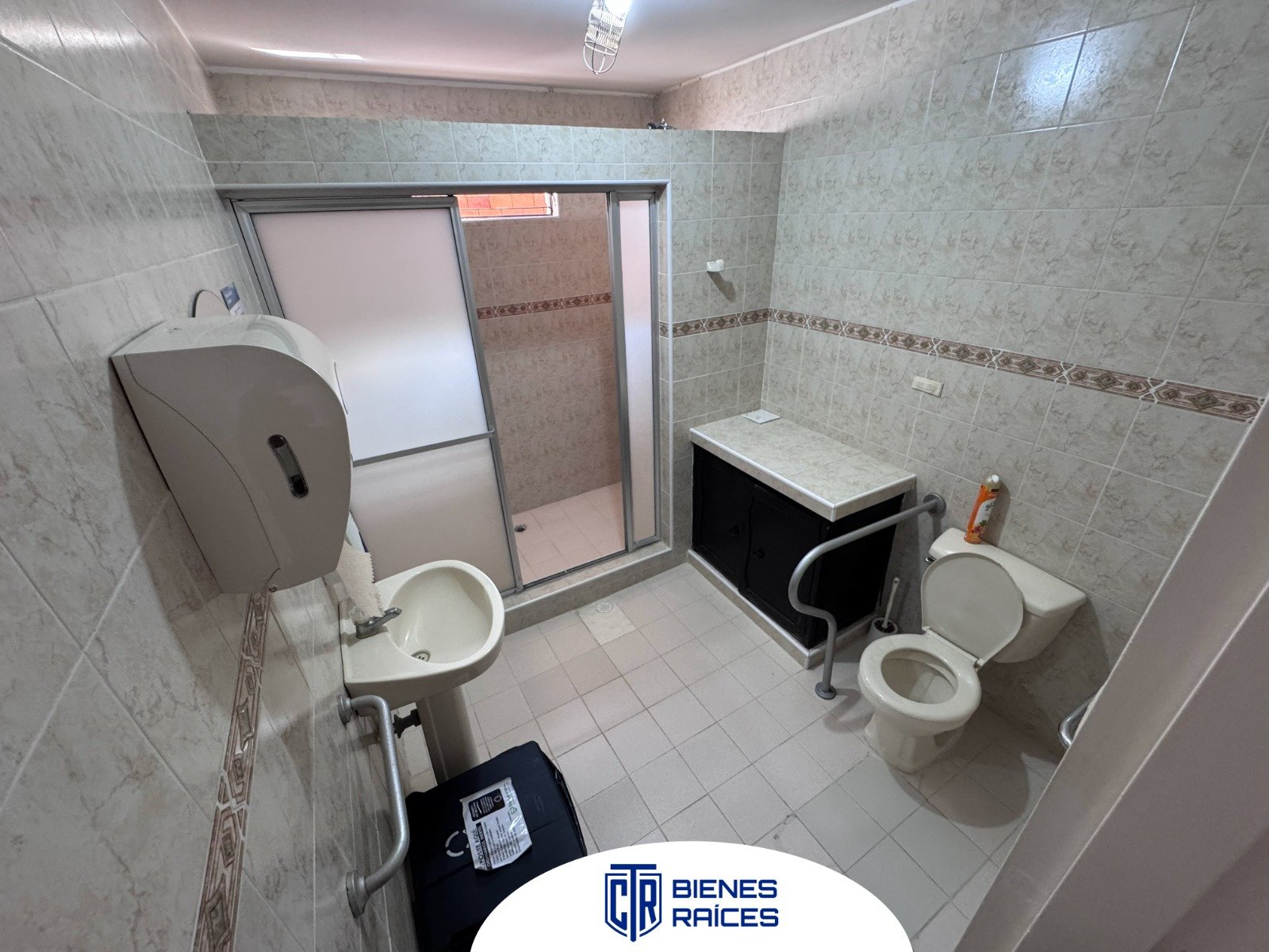 Galería 🏡 ¡Amplia casa con gran potencial para vivir o invertir!