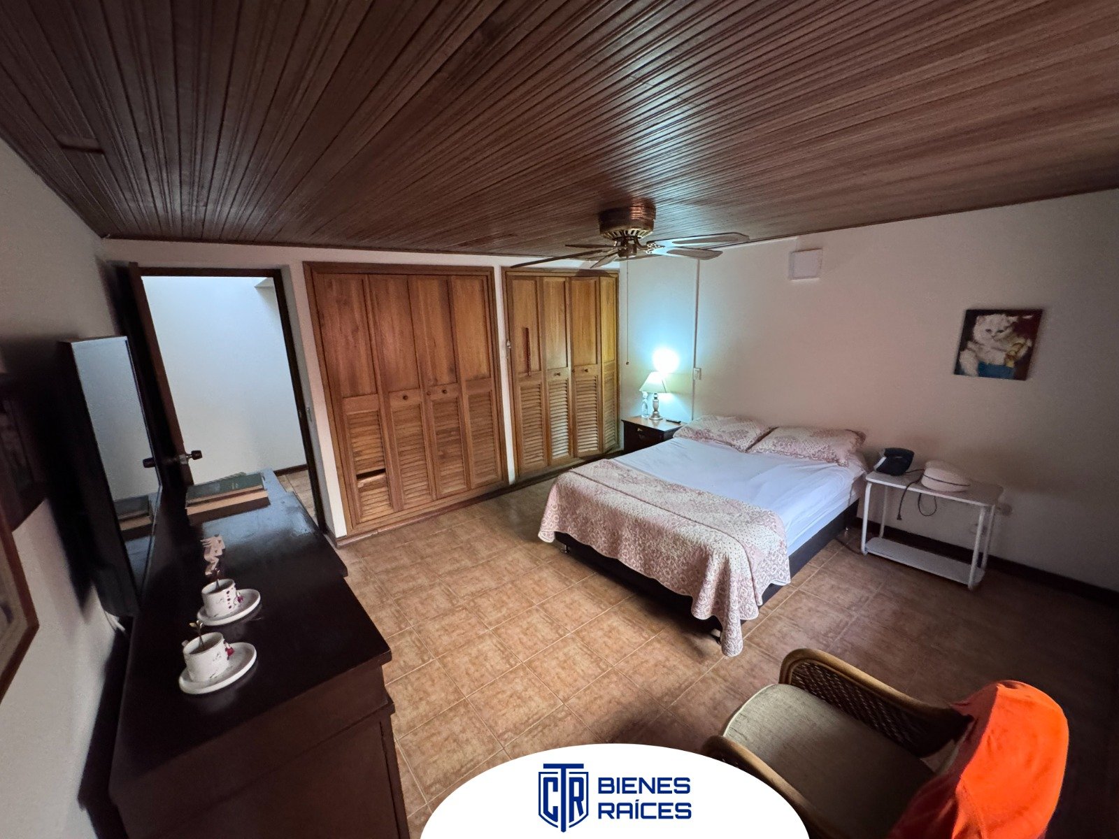Galería 🏡 ¡Amplia casa con gran potencial para vivir o invertir!