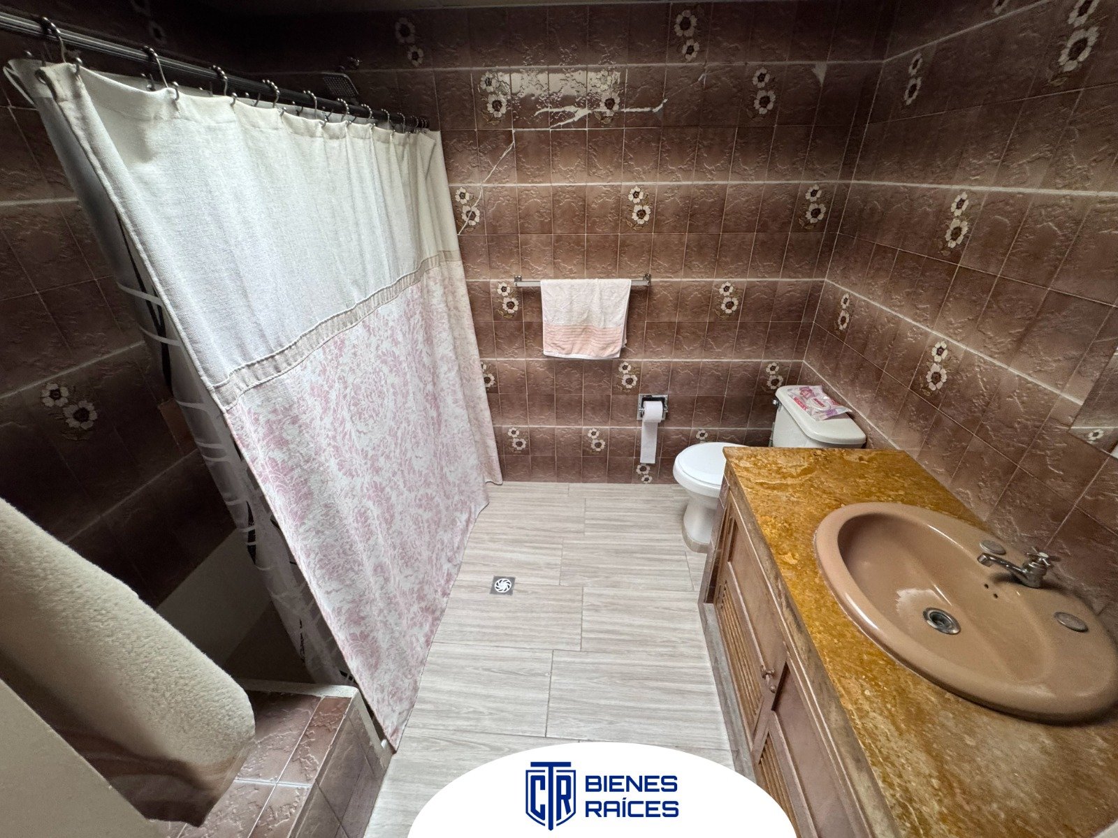 Galería 🏡 ¡Amplia casa con gran potencial para vivir o invertir!