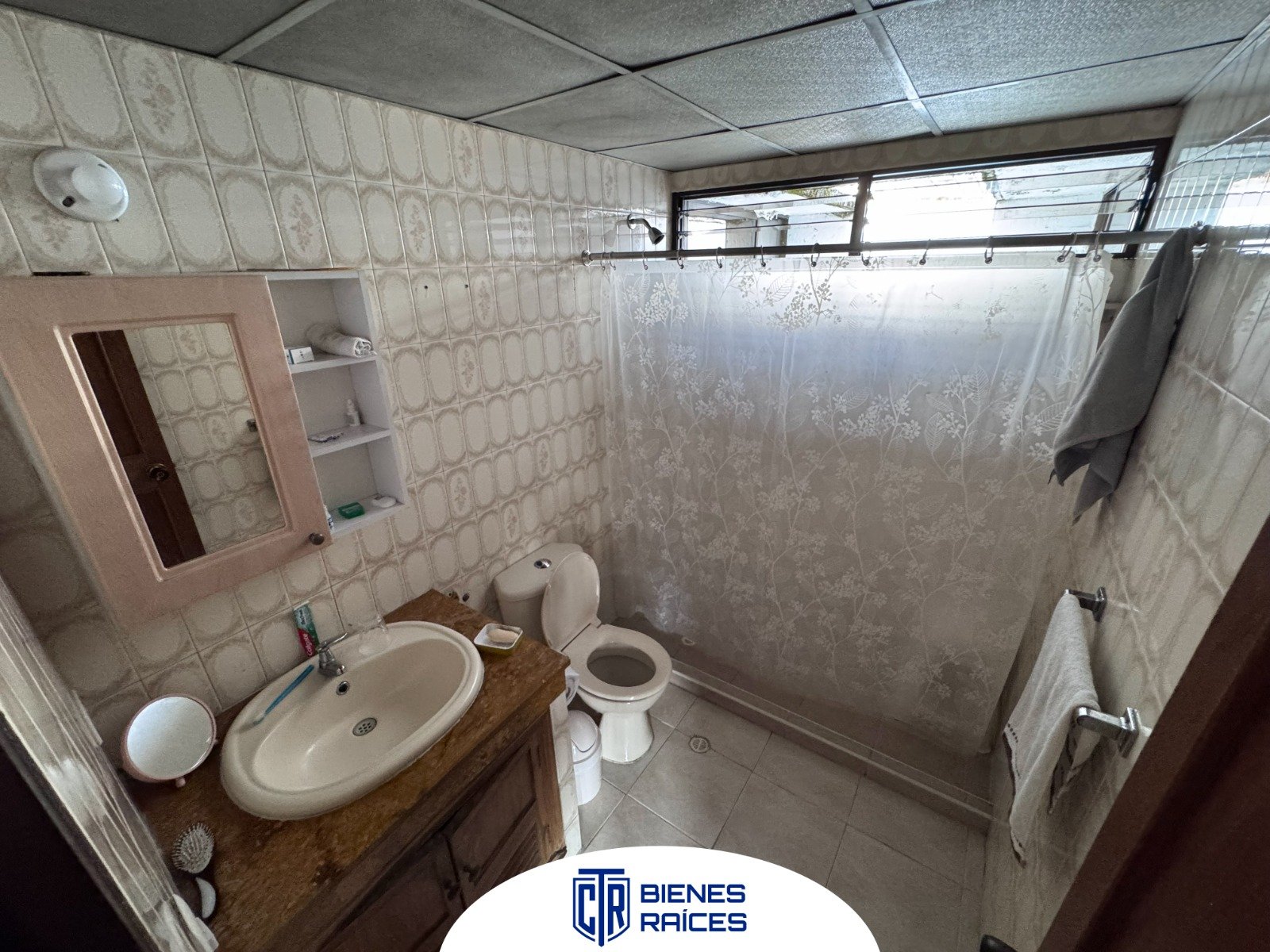 Galería 🏡 ¡Amplia casa con gran potencial para vivir o invertir!