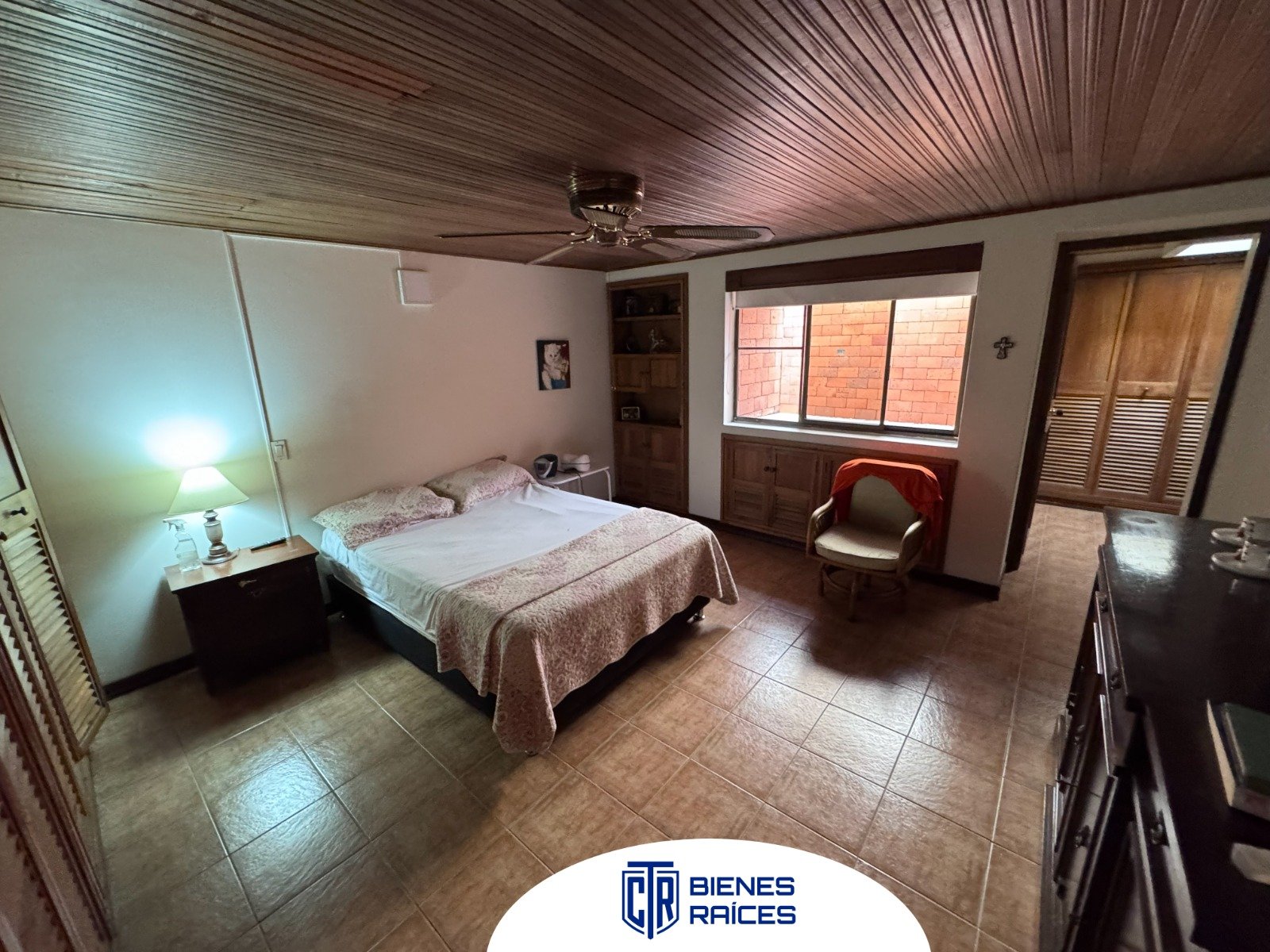 Galería 🏡 ¡Amplia casa con gran potencial para vivir o invertir!