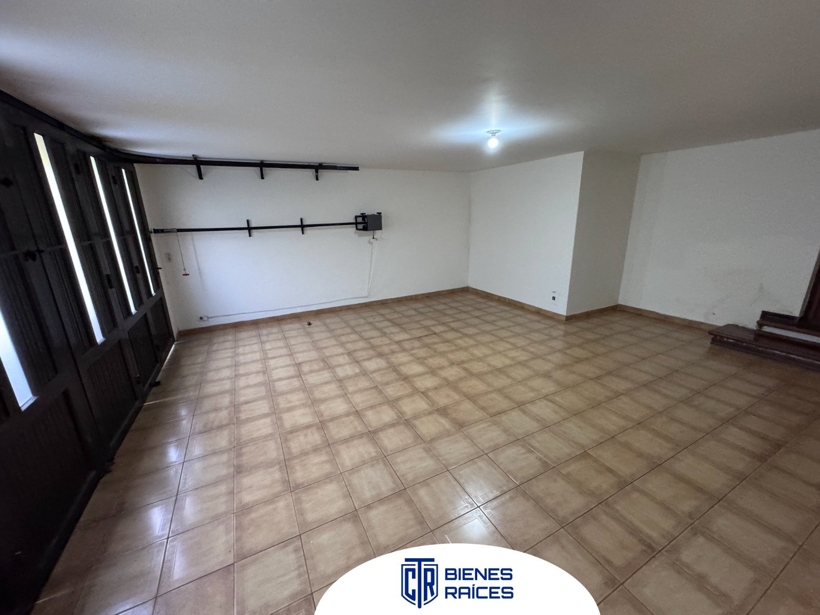 Galería 🏡 ¡Amplia casa con gran potencial para vivir o invertir!