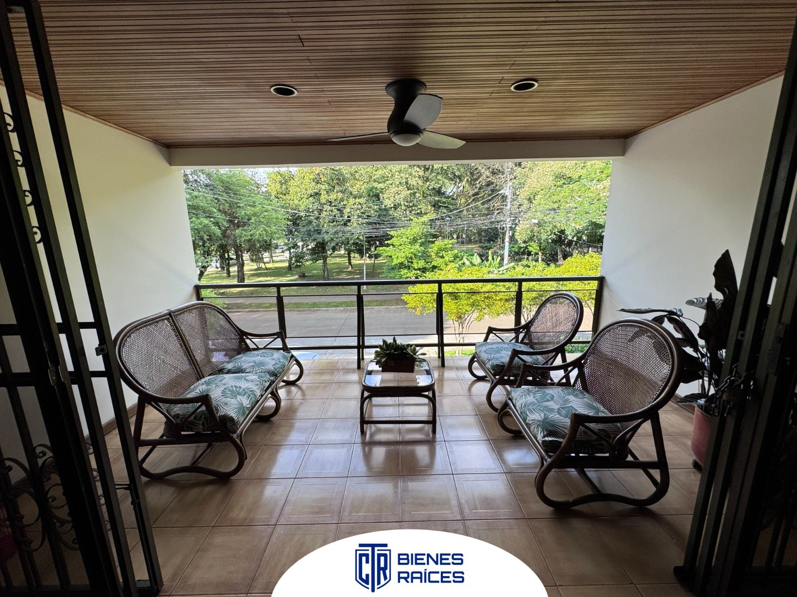 Galería 🏡 ¡Amplia casa con gran potencial para vivir o invertir!