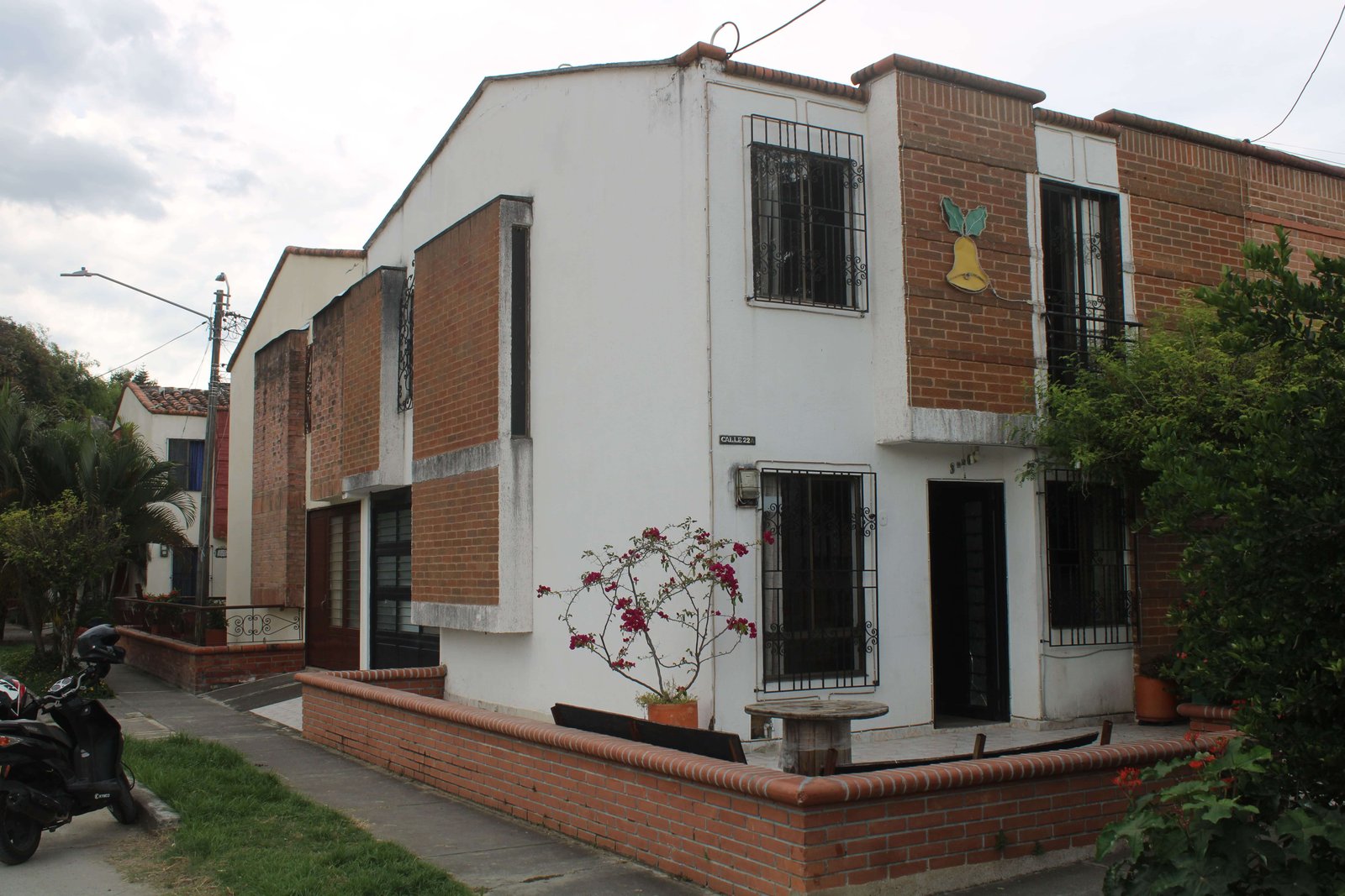 Galería Se vende hermosa casa esquinera de 2 plantas en el barrio La Linda 🏡