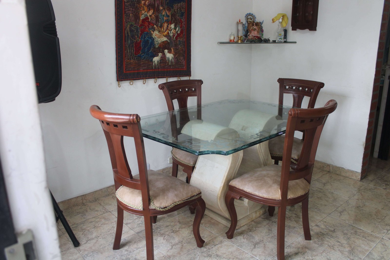 Galería Se vende hermosa casa esquinera de 2 plantas en el barrio La Linda 🏡