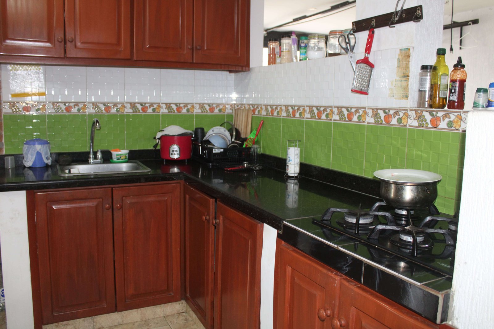Galería Se vende hermosa casa esquinera de 2 plantas en el barrio La Linda 🏡