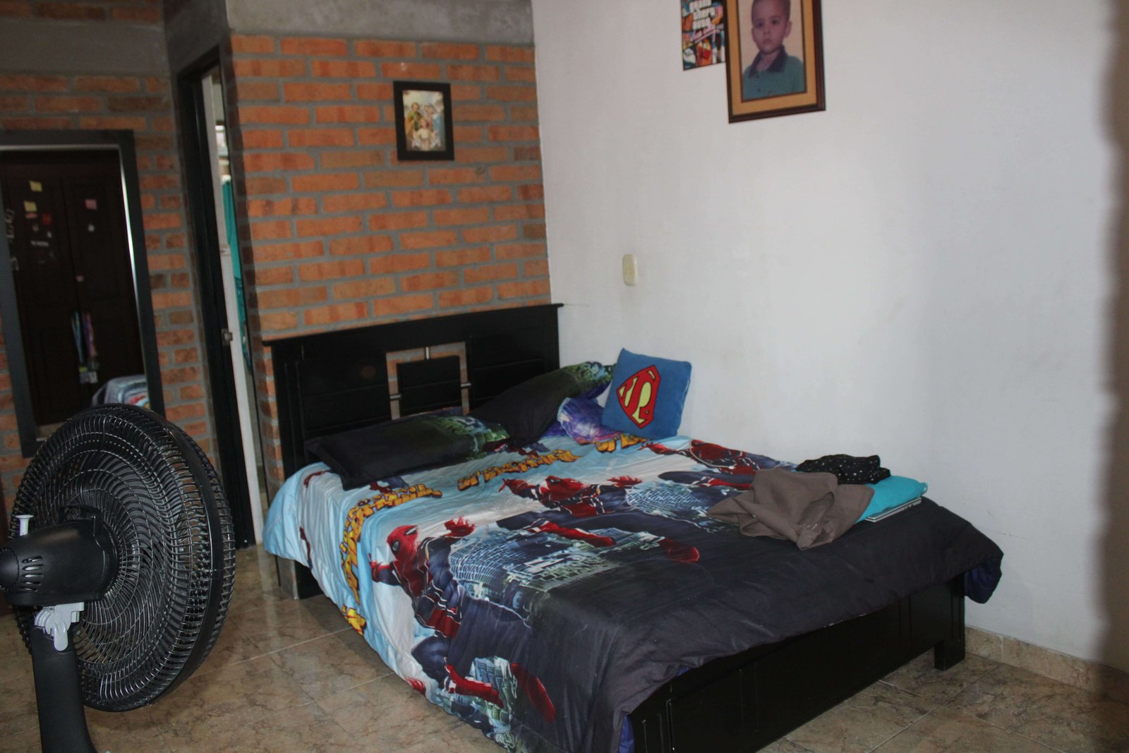 Galería Se vende hermosa casa esquinera de 2 plantas en el barrio La Linda 🏡