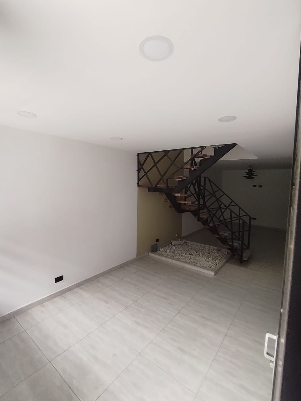 Galería CASA EN LA LINDA  3 PISOS + TERRAZA