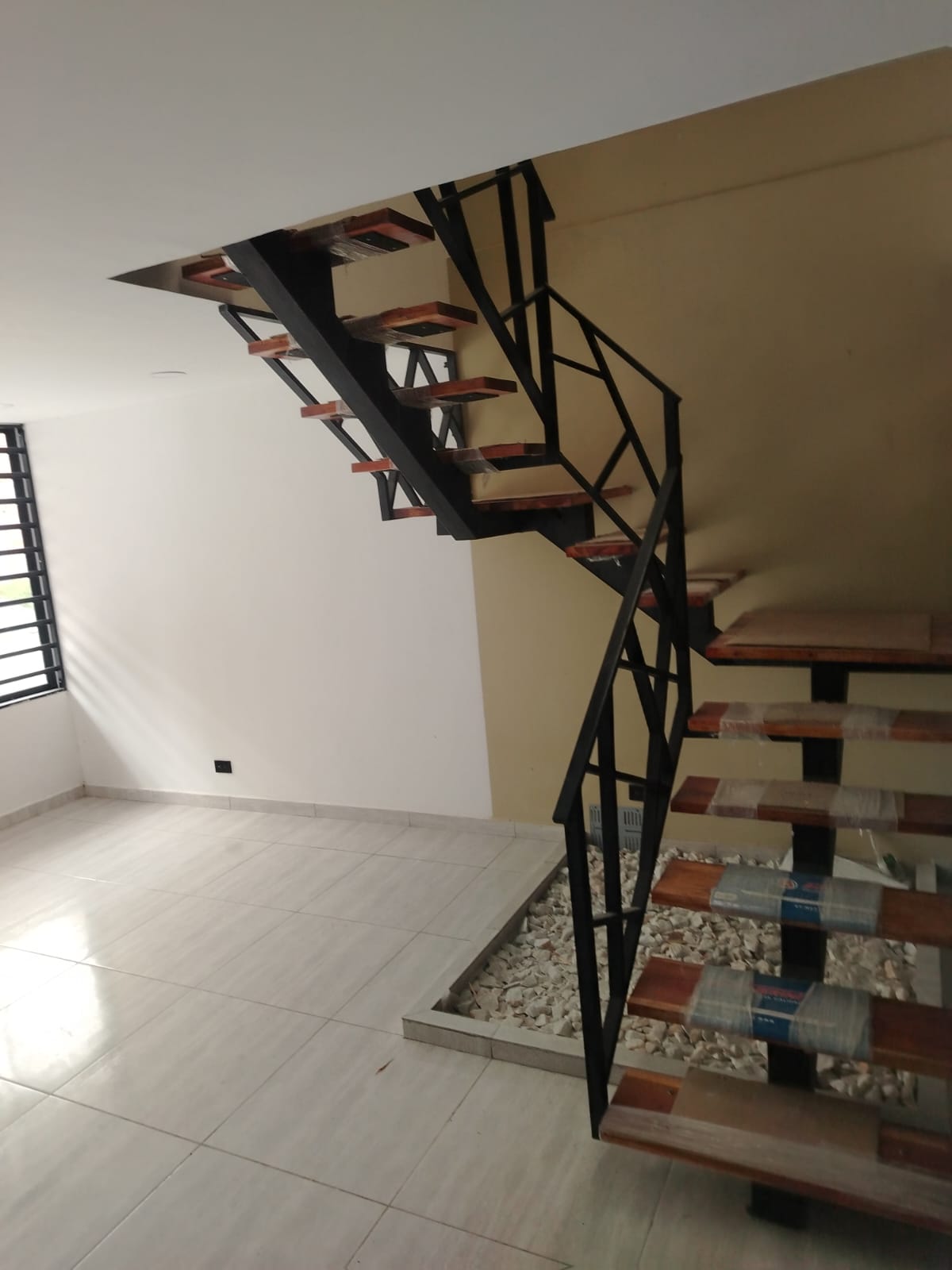 Galería CASA EN LA LINDA  3 PISOS + TERRAZA