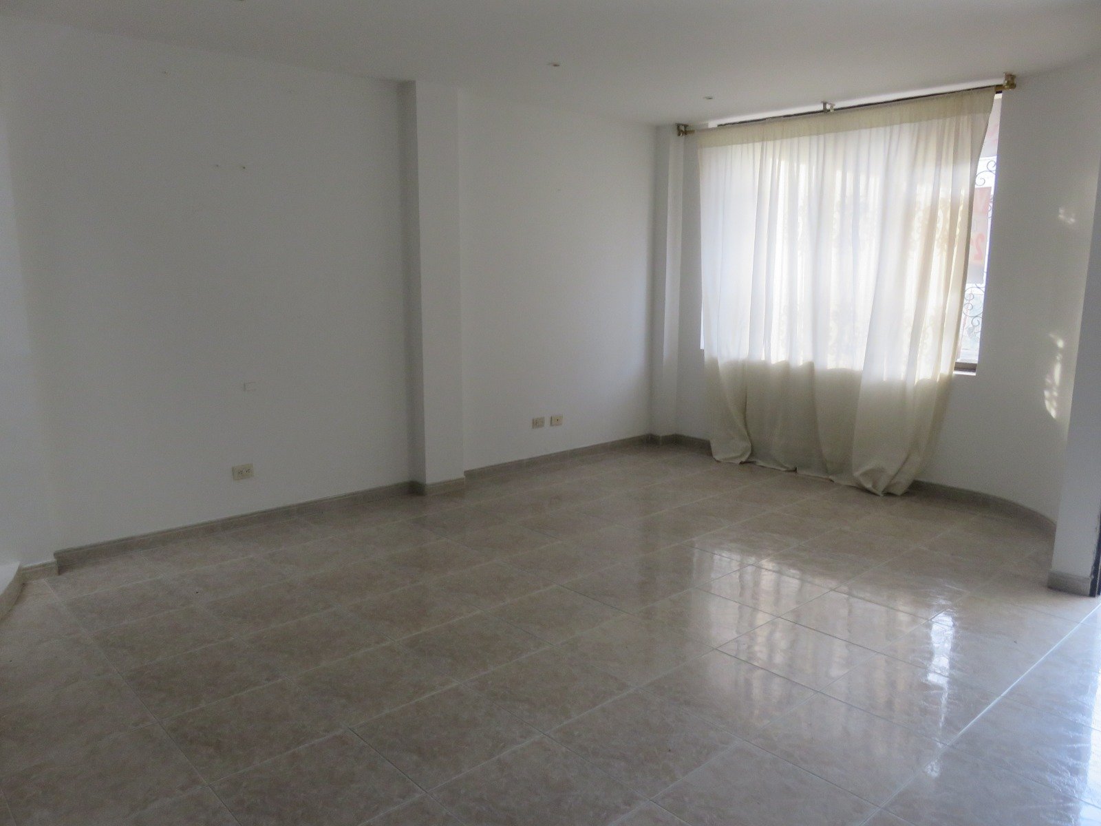 Galería 🏠💰 Casa amplia en venta con permuta – Barrio El Prado, Cartago