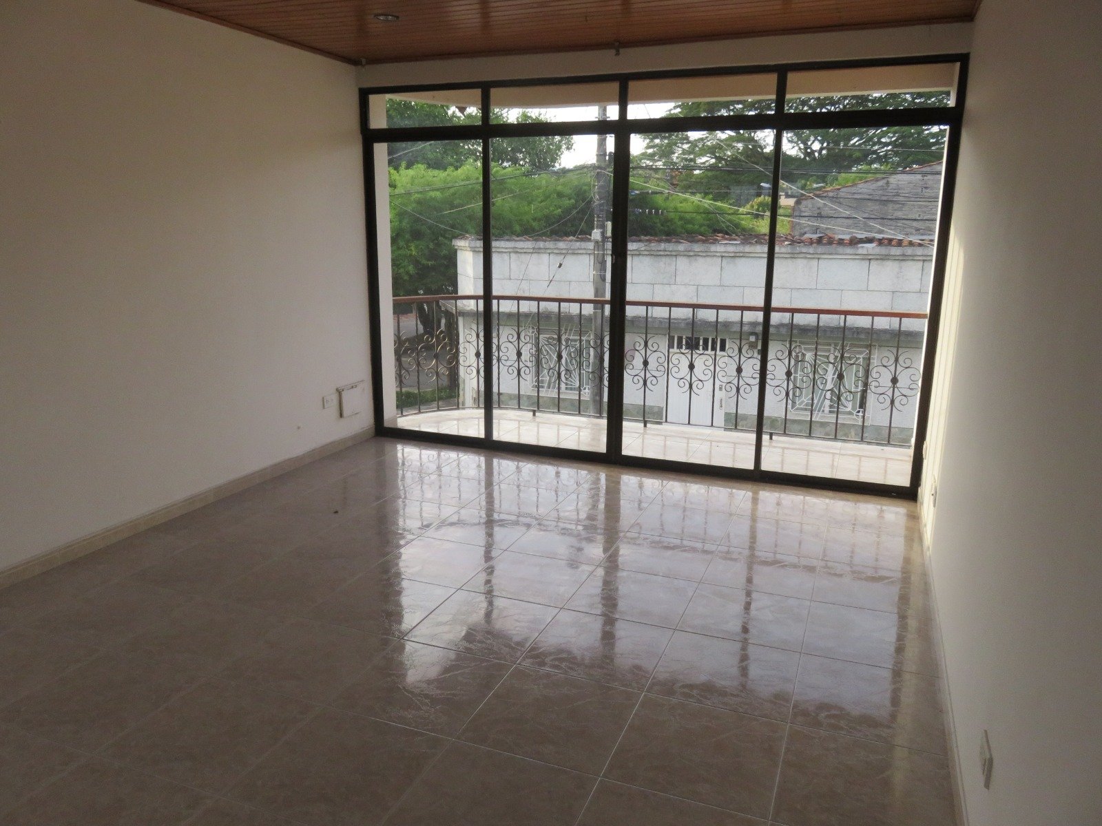 Galería 🏠💰 Casa amplia en venta con permuta – Barrio El Prado, Cartago