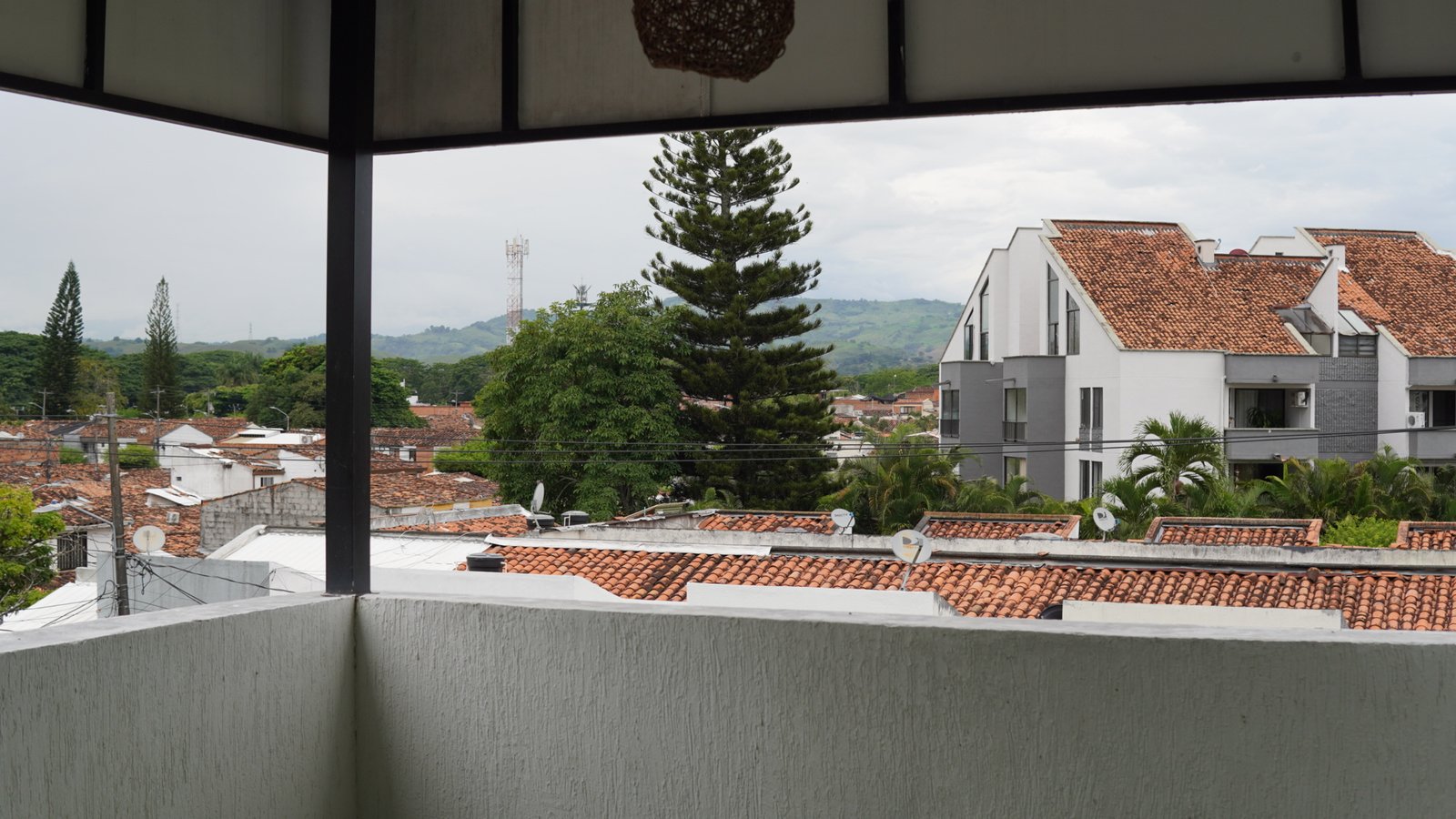 Galería Casa de 4 Pisos en Barcelona: Totalmente Renovada, con Terraza y Acabados para Estrenar