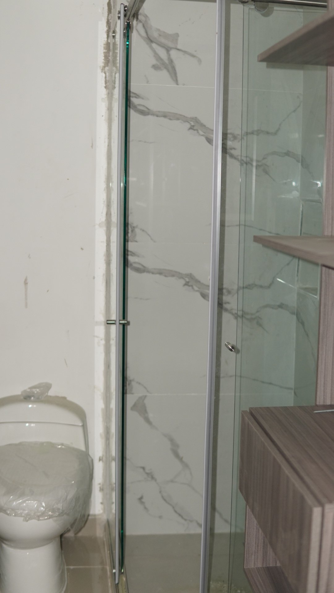 Galería Casa de 4 Pisos en Barcelona: Totalmente Renovada, con Terraza y Acabados para Estrenar