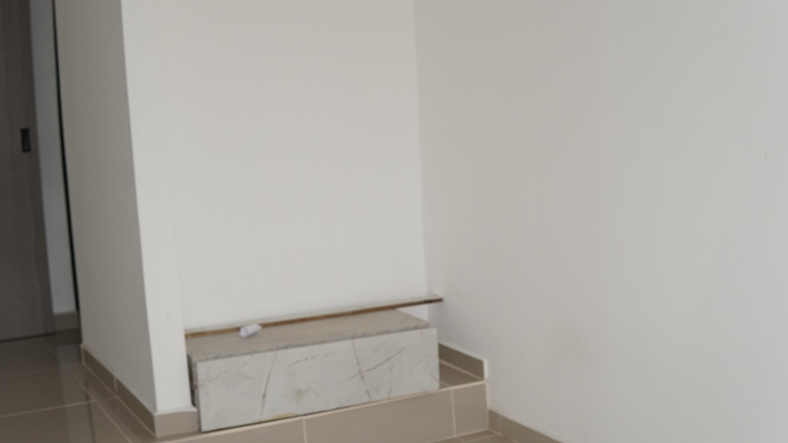 Galería Casa de 4 Pisos en Barcelona: Totalmente Renovada, con Terraza y Acabados para Estrenar