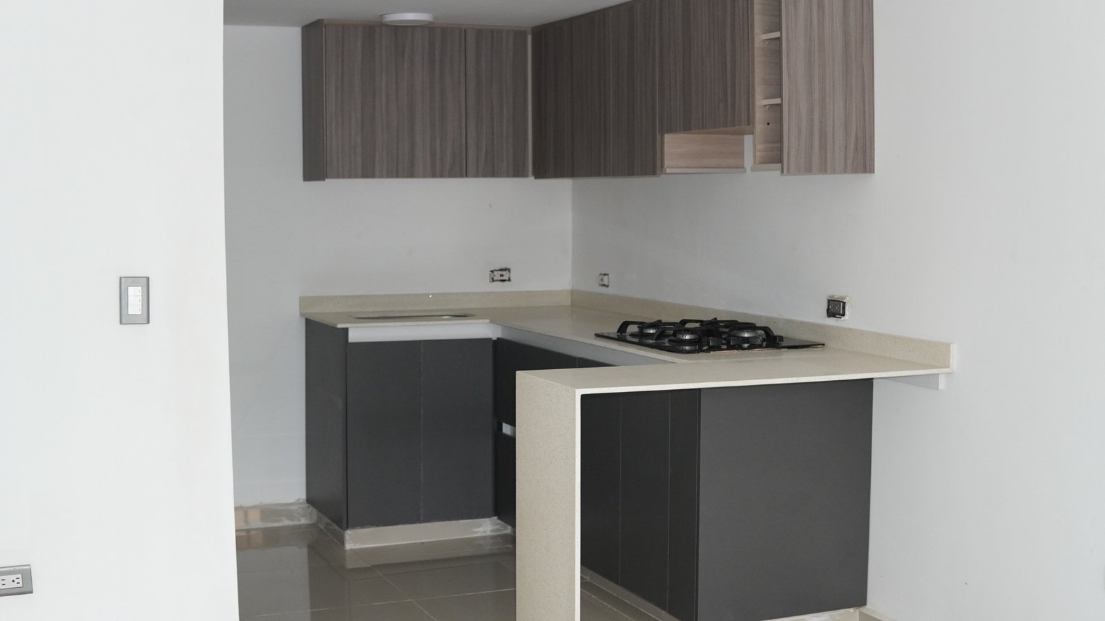 Galería Casa de 4 Pisos en Barcelona: Totalmente Renovada, con Terraza y Acabados para Estrenar
